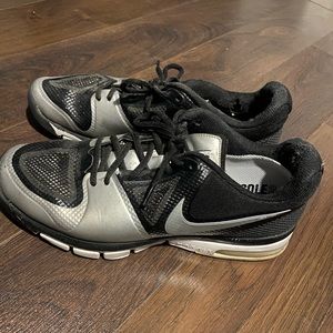 Used Nike Black Shoes size 10.5